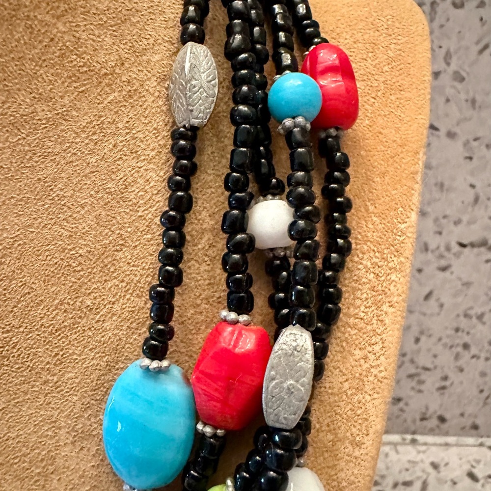 Multi color 5 strand bead necklace - Picture 5 of 6